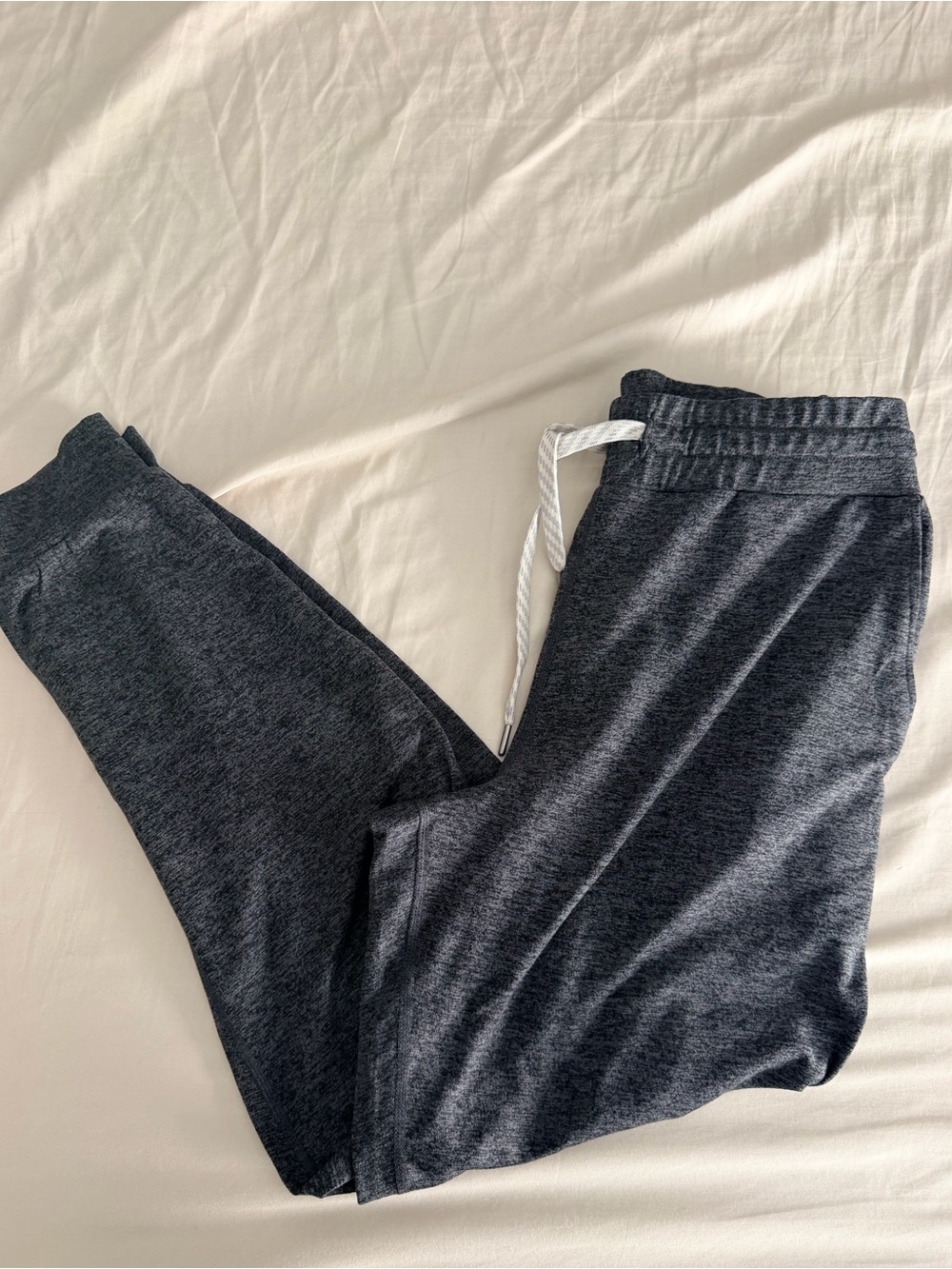 Vuori gray performance joggers small